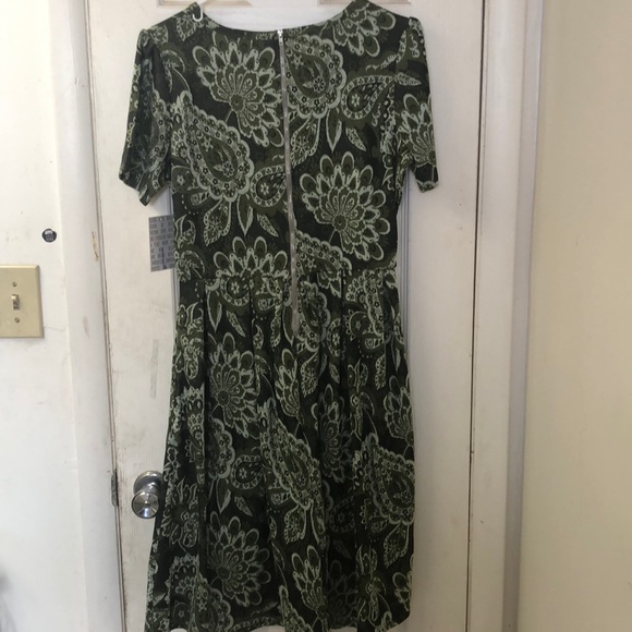 Lula Roe Amelia - Picture 4 of 4